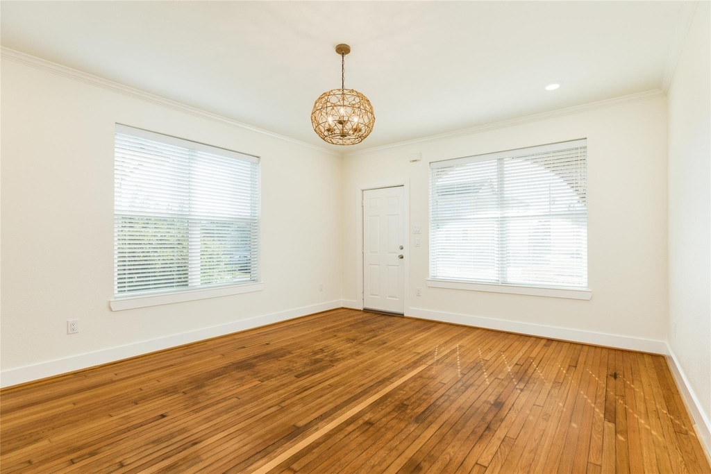 2516 Avenue K Unit 1 - Photo 2