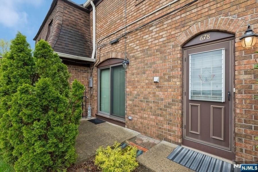 678 Bloomfield - Photo 2