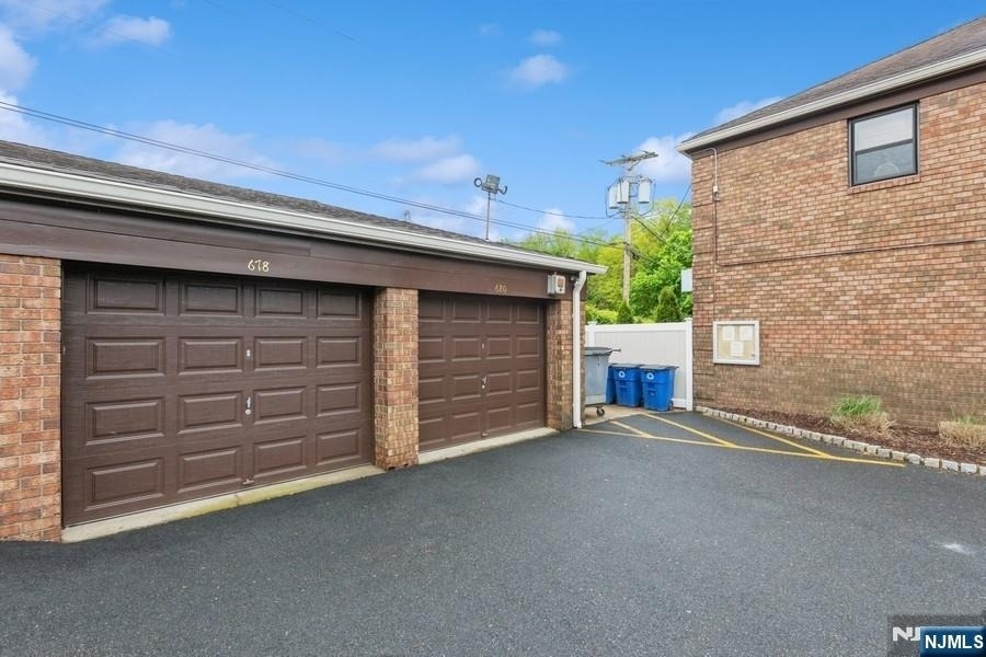 678 Bloomfield - Photo 3