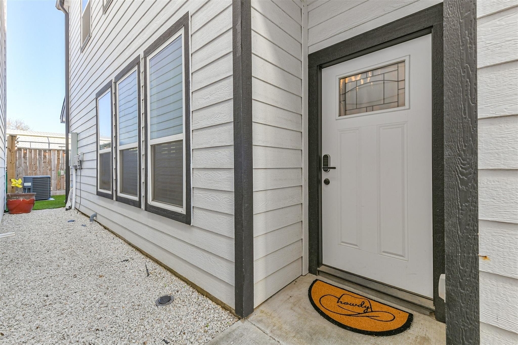 1010 Melneeka Lane - Photo 3