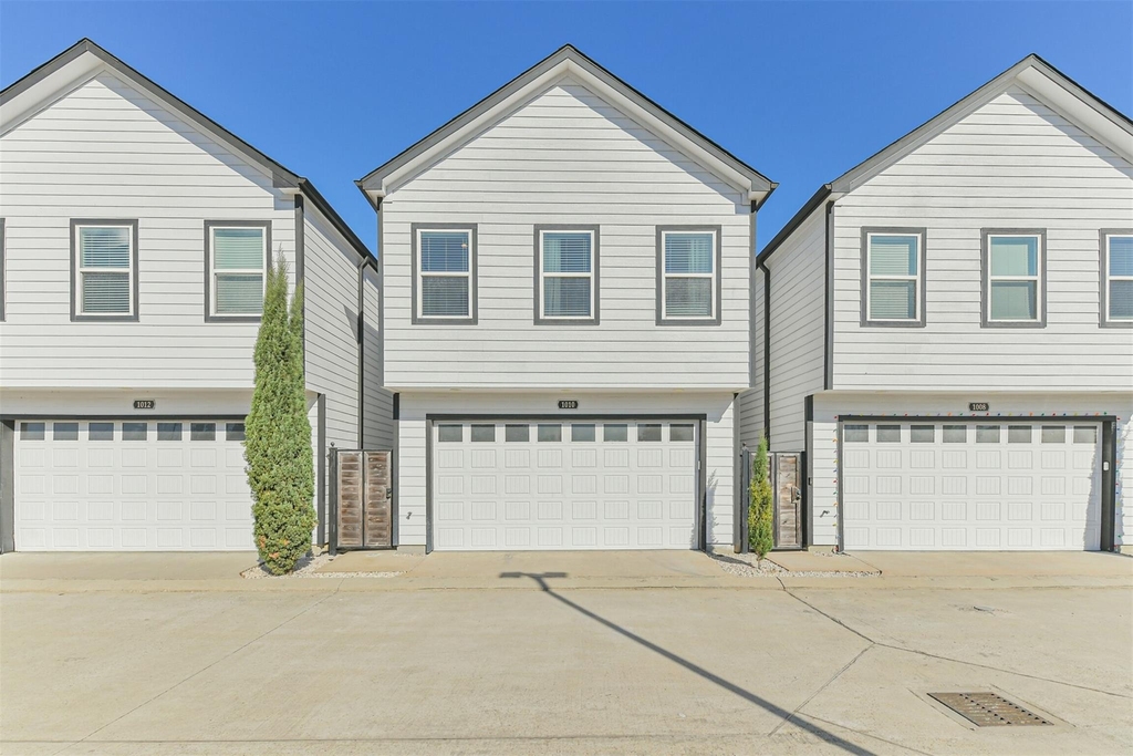 1010 Melneeka Lane - Photo 1