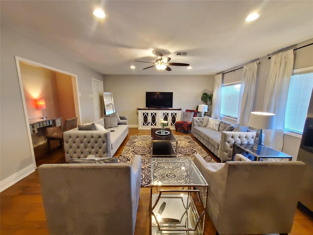 8815 Bellaire Boulevard - Photo 2