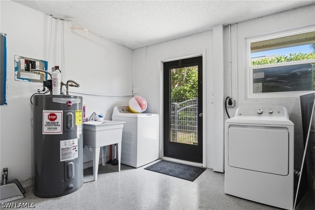 455 Bayside Avenue - Photo 2