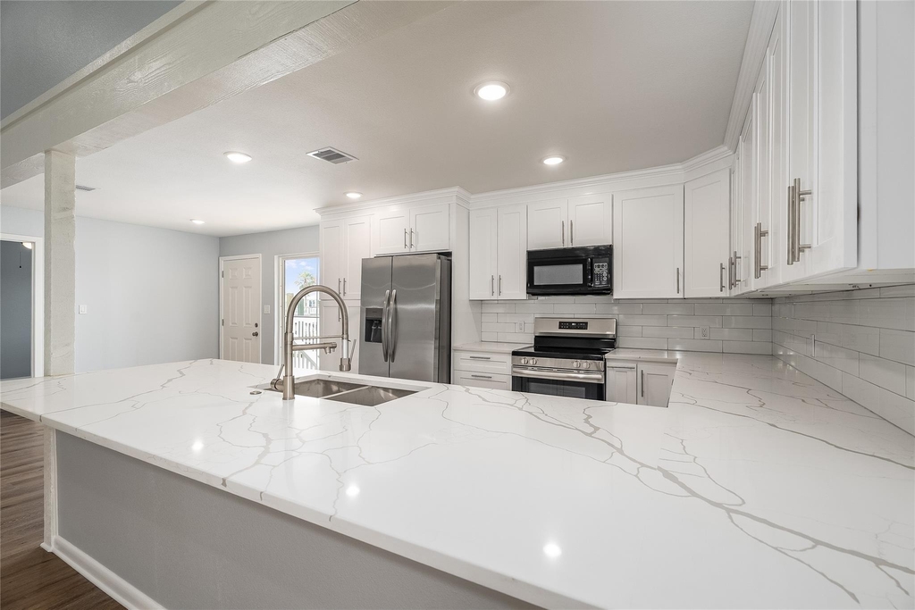 901 Bonita Street - Photo 2