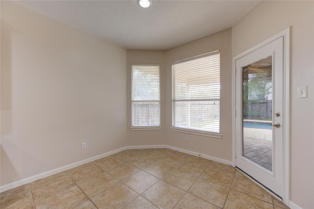 1903 Hampton Lakes Ct - Photo 10