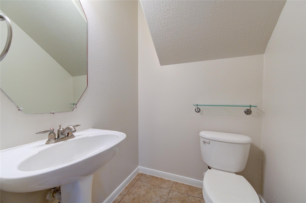 1903 Hampton Lakes Ct - Photo 13