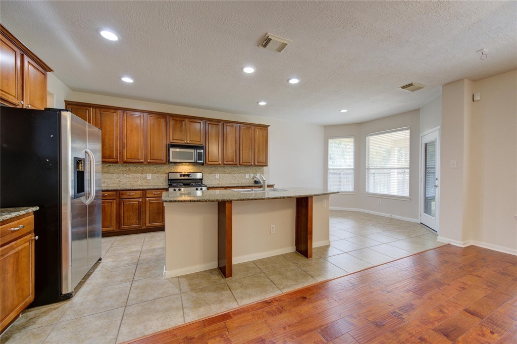 1903 Hampton Lakes Ct - Photo 8