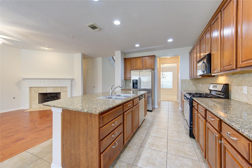 1903 Hampton Lakes Ct - Photo 9