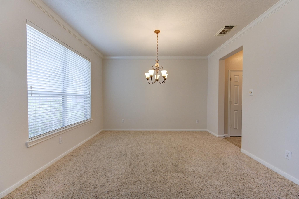 1903 Hampton Lakes Ct - Photo 3