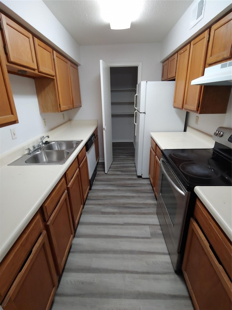 9700 Leawood Boulevard - Photo 6