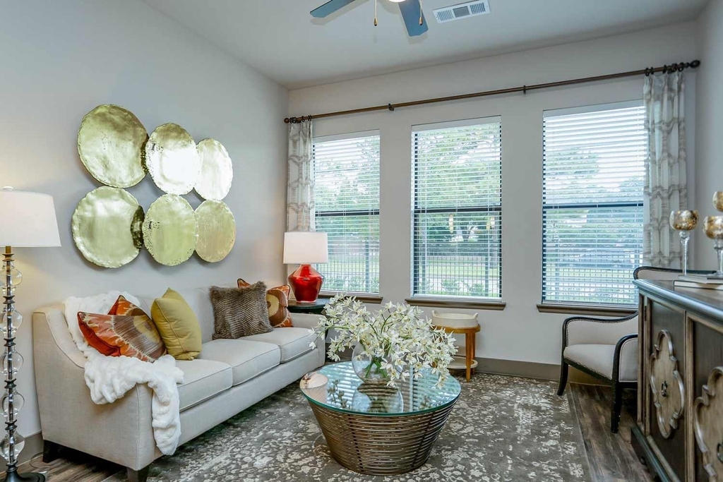 2033 S Gessner Road - Photo 1