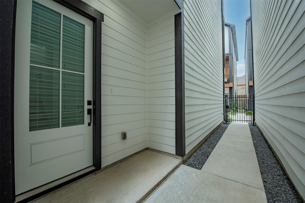 861 Fisher Street - Photo 3