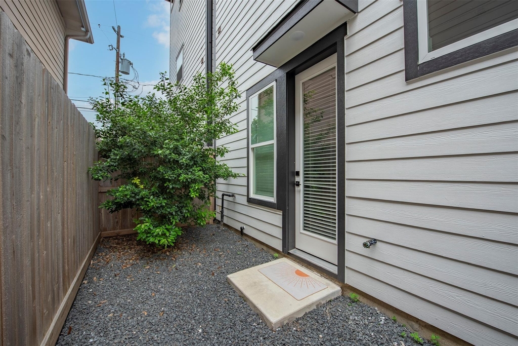 861 Fisher Street - Photo 33
