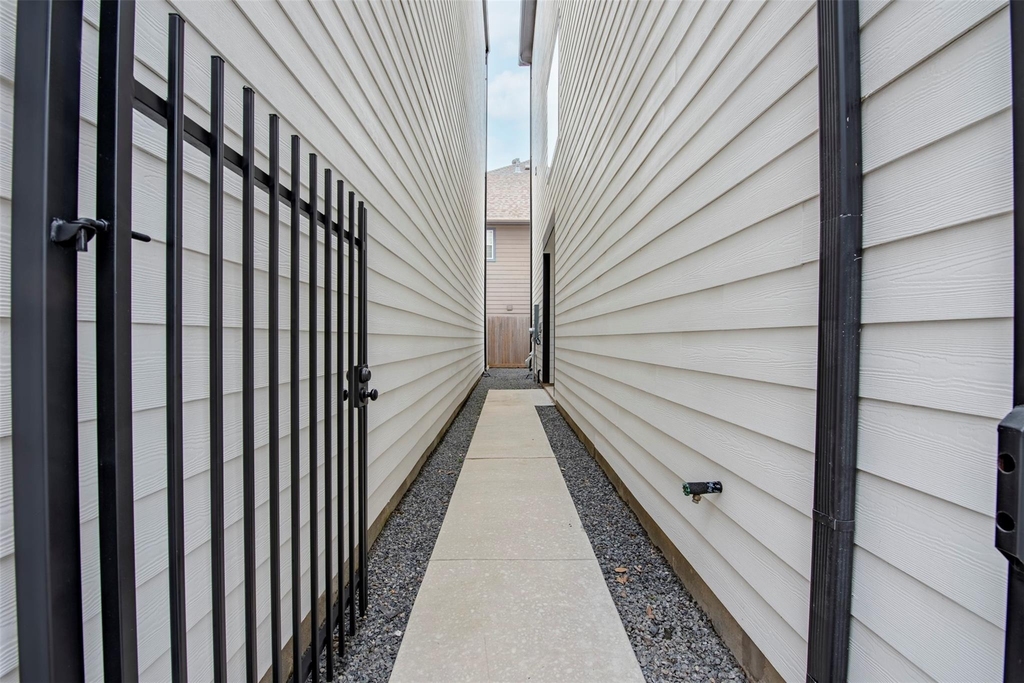 861 Fisher Street - Photo 2