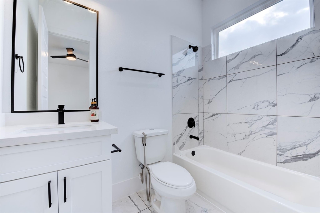 861 Fisher Street - Photo 7