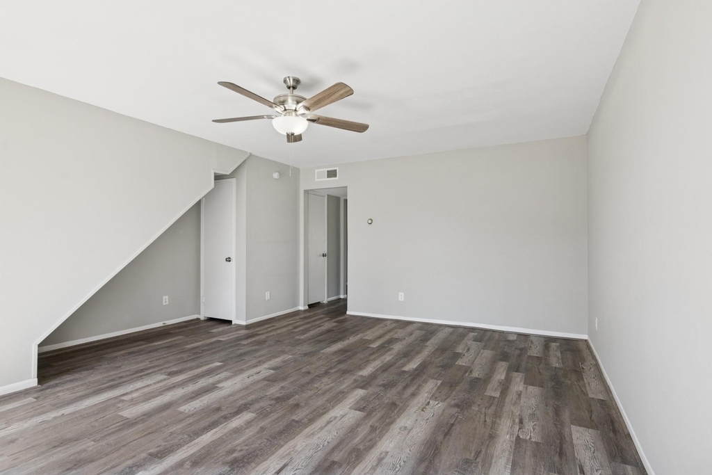 9114 Kempwood Drive - Photo 3