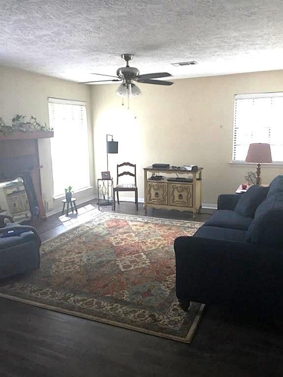 2402 Sycamore Avenue - Photo 3