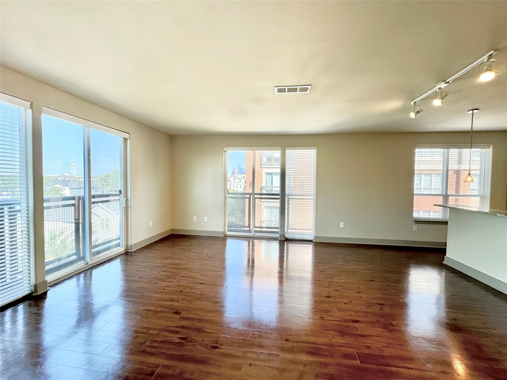1340 W Gray Street - Photo 1