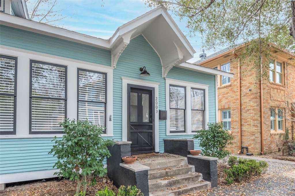 2003 Lubbock Street - Photo 1