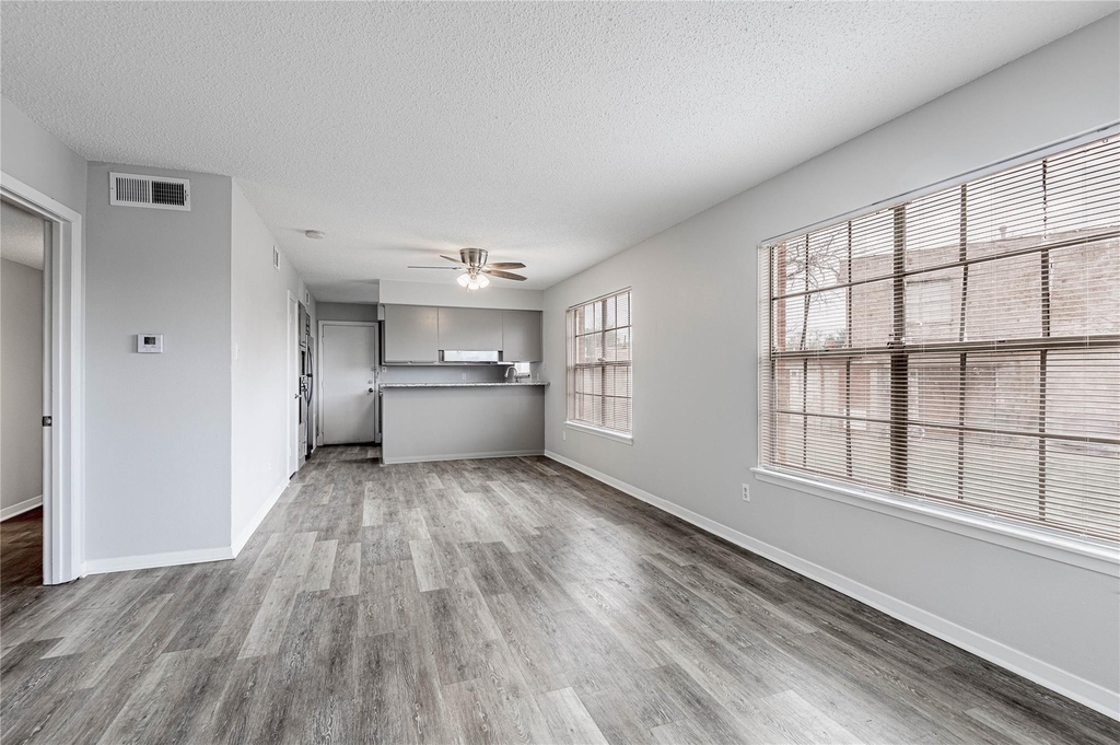 1917 20th Street - Photo 6
