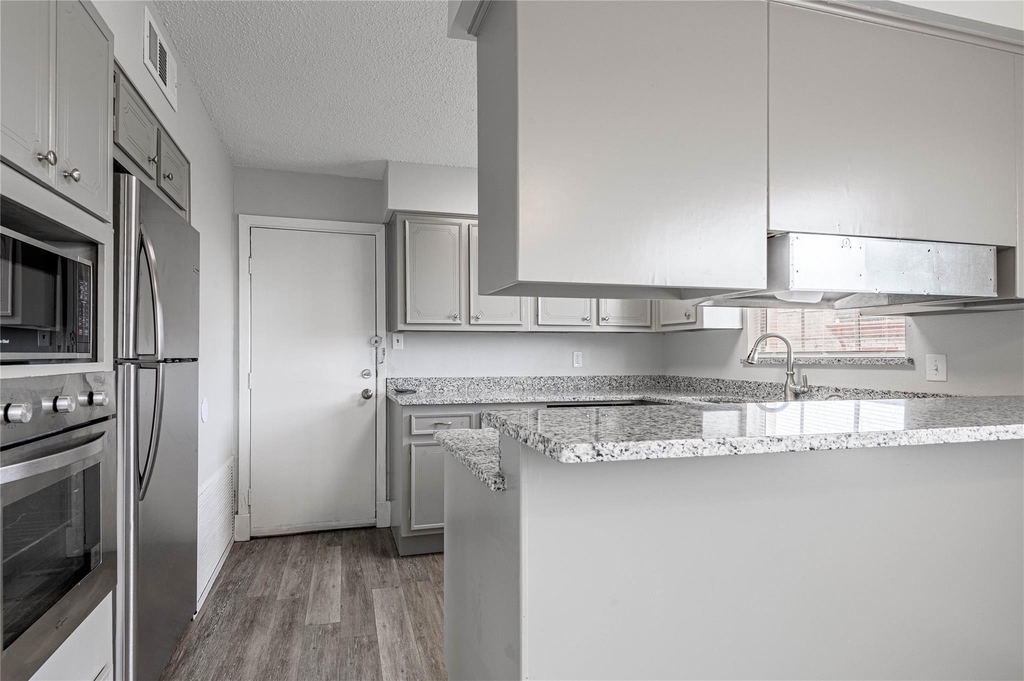 1917 20th Street - Photo 11