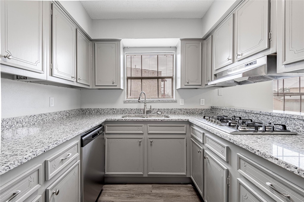 1917 20th Street - Photo 12