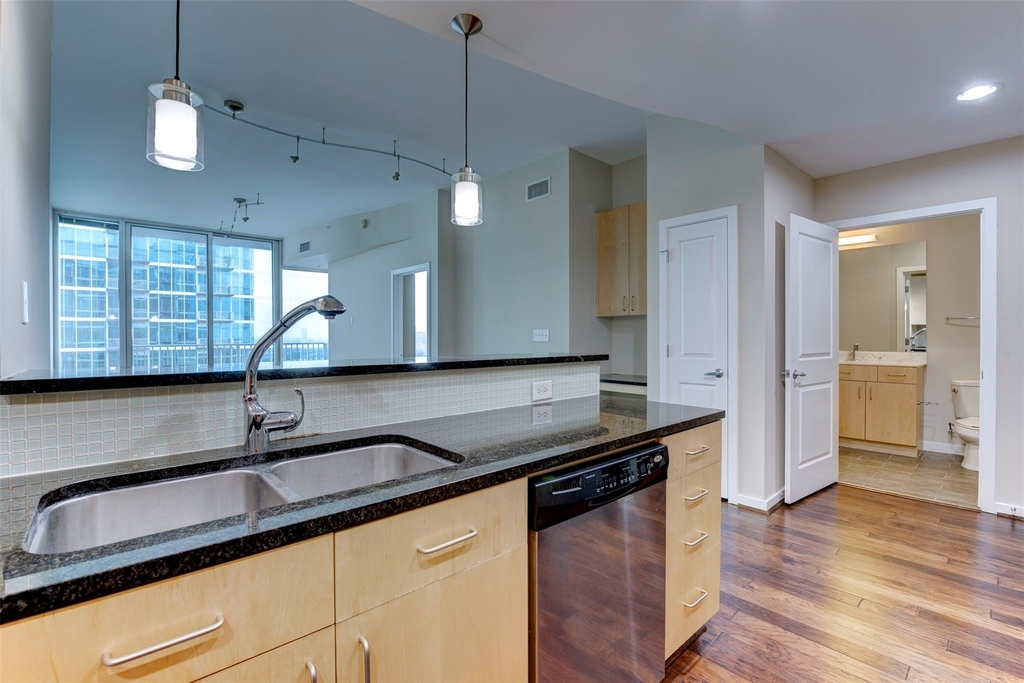 5925 Almeda Road - Photo 4