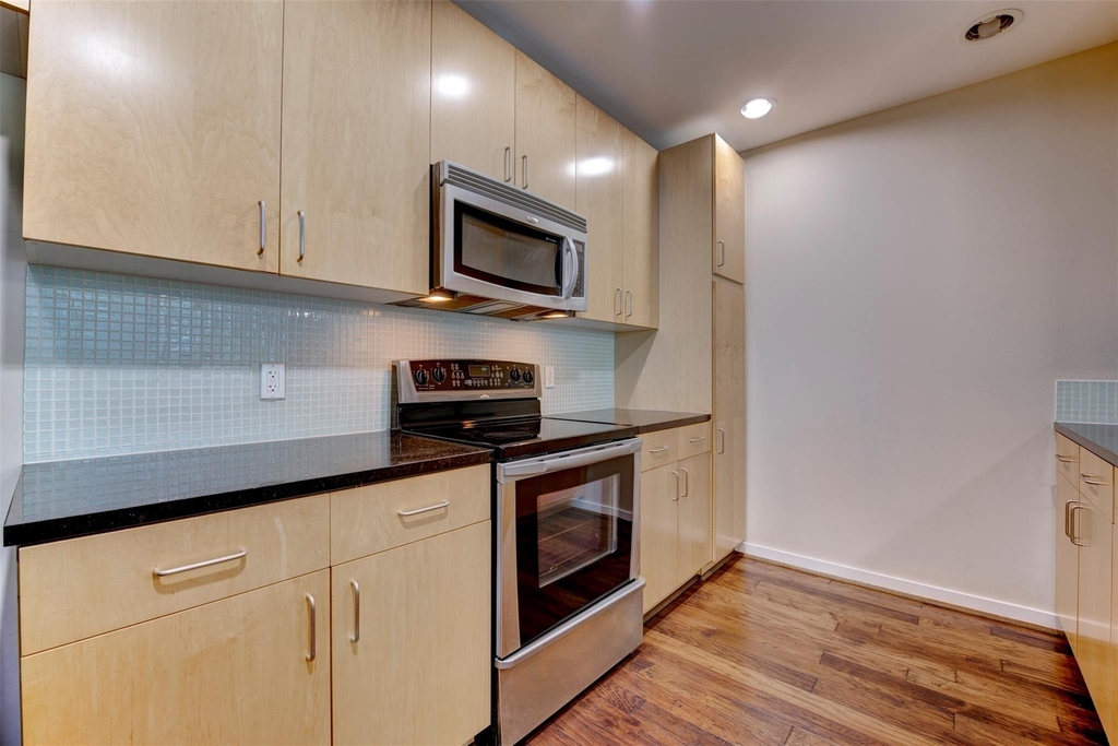 5925 Almeda Road - Photo 2