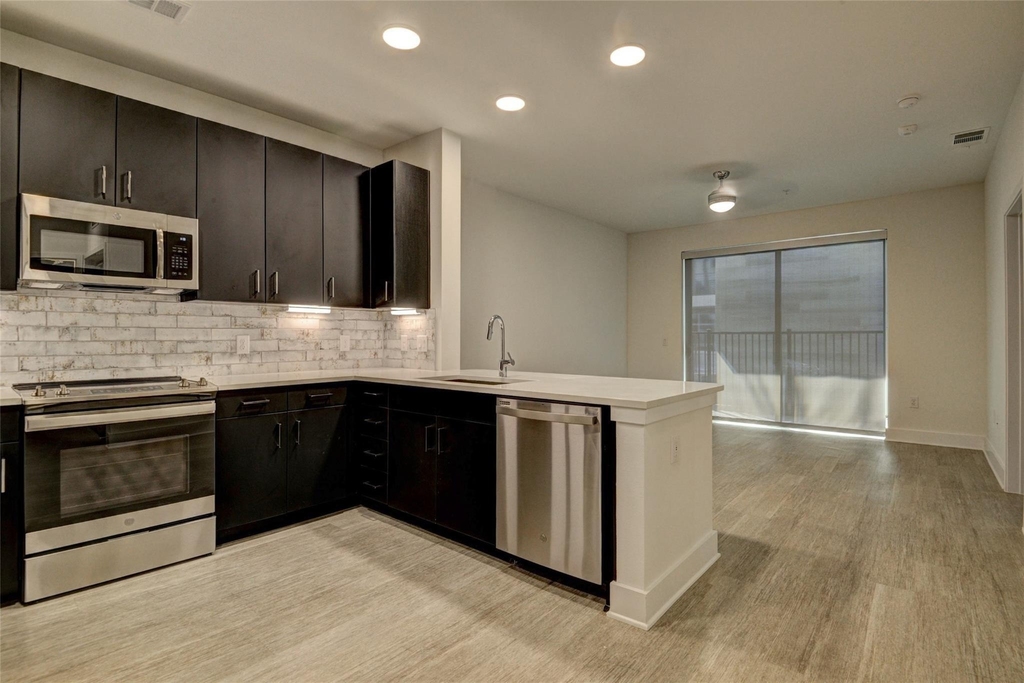 6400 Washington Avenue - Photo 1