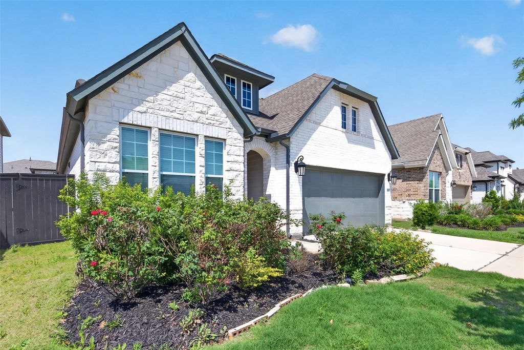 211 Amaranth Way - Photo 1