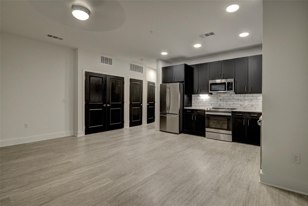 6400 Washington Avenue - Photo 1