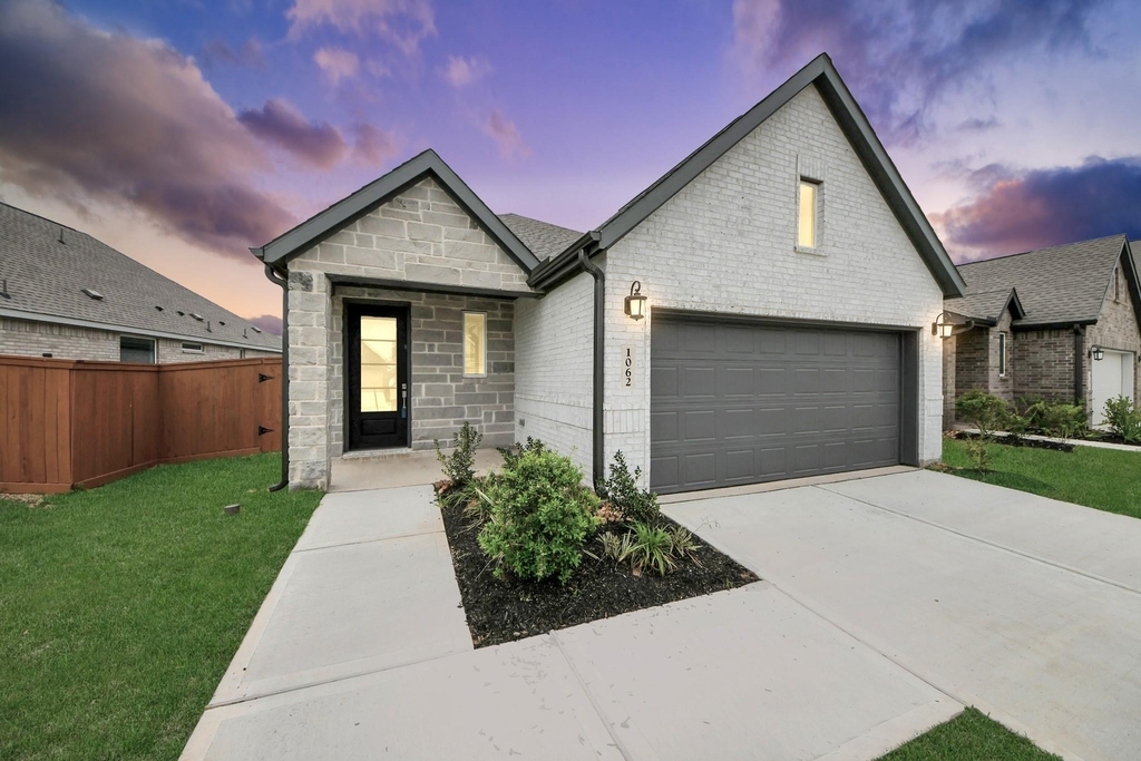 1062 Blue Stone Drive - Photo 4