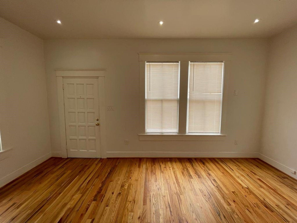 2118 Carter Street - Photo 2