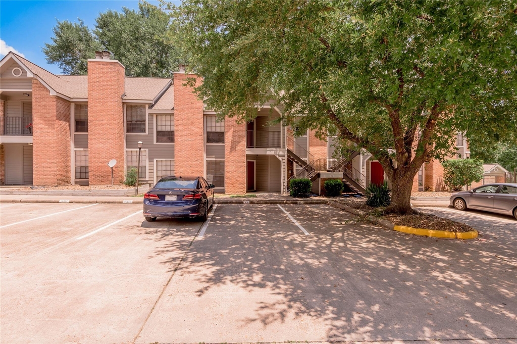 2401 Sycamore Ave - Photo 0