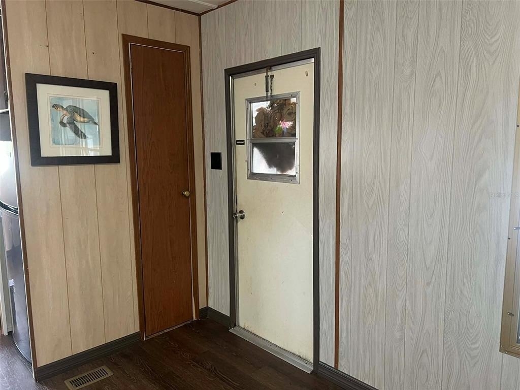 7801 34th Avenue N - Photo 2