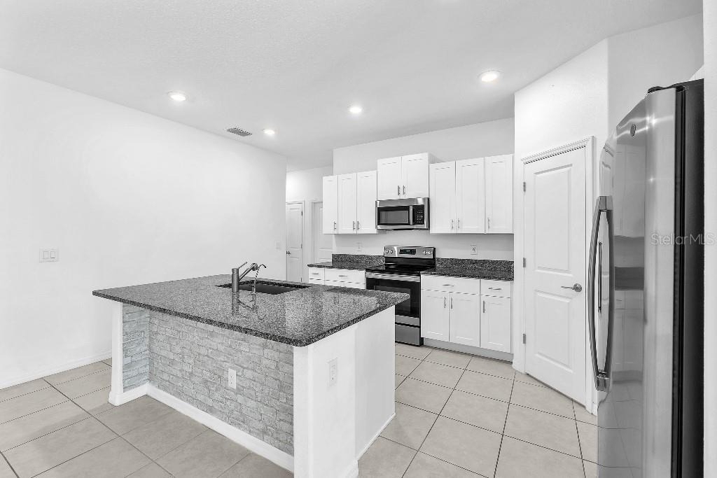 5518 Blue Azure Drive - Photo 12