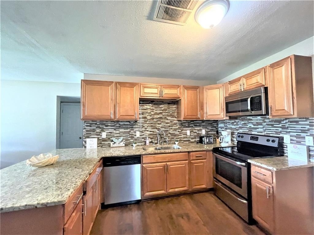 5106 104th Street N - Photo 1