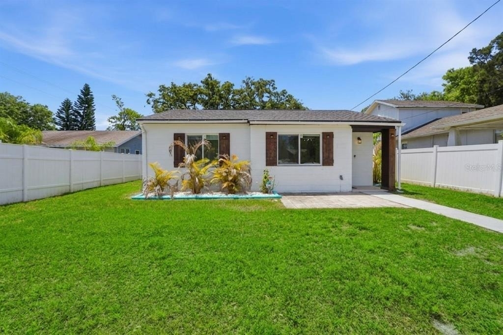 7005 N Duncan Avenue - Photo 0