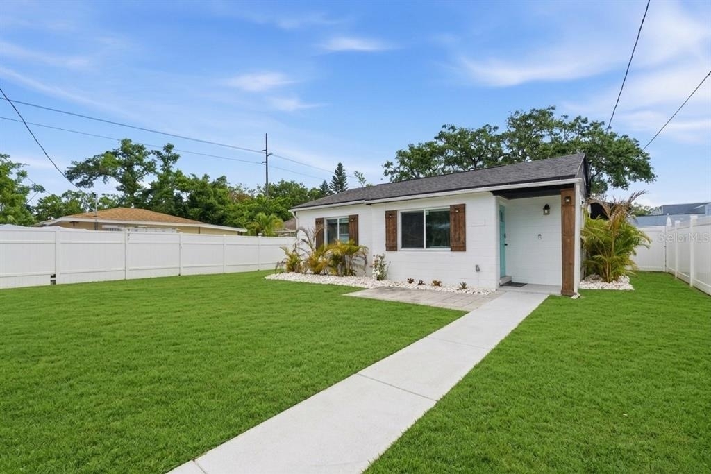 7005 N Duncan Avenue - Photo 1