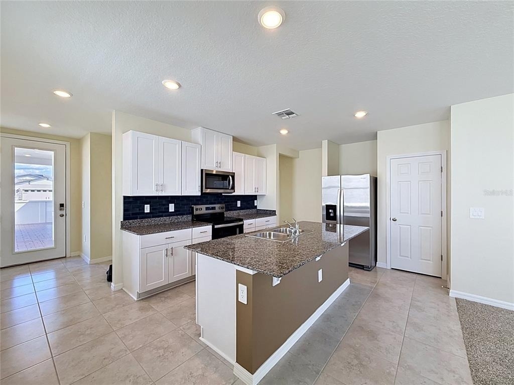 520 Kennedy Drive - Photo 2