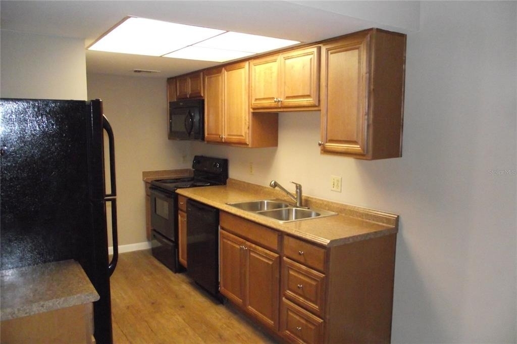 5293 Vineland Road - Photo 4