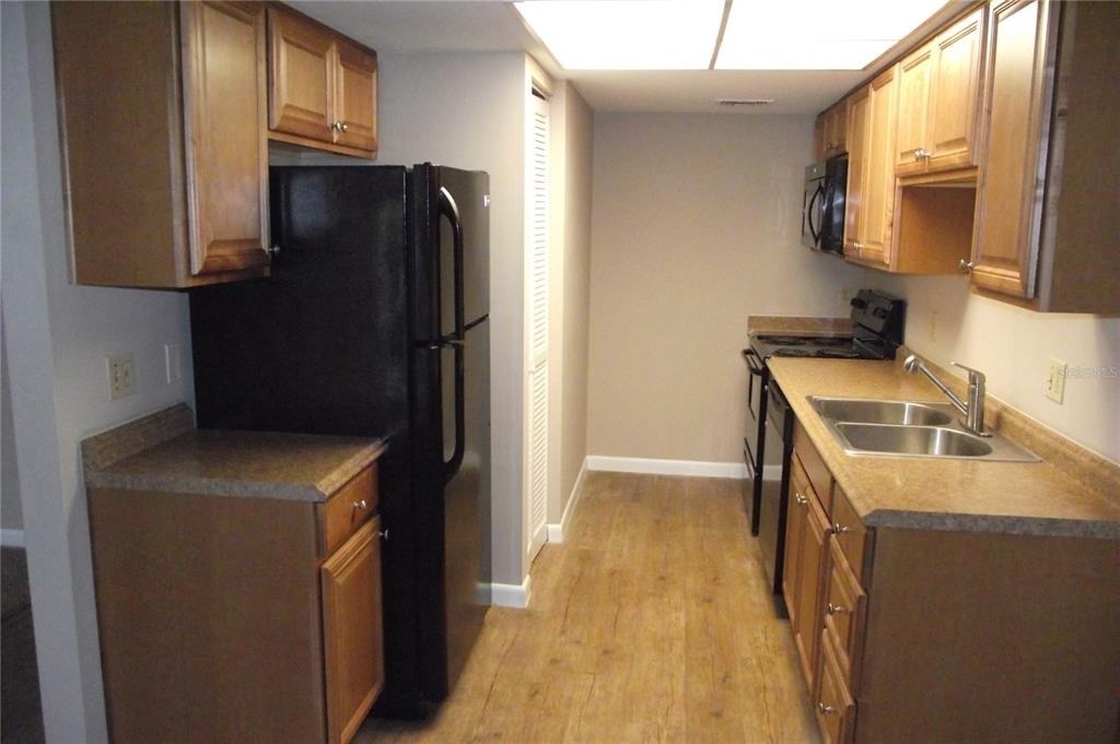 5293 Vineland Road - Photo 3