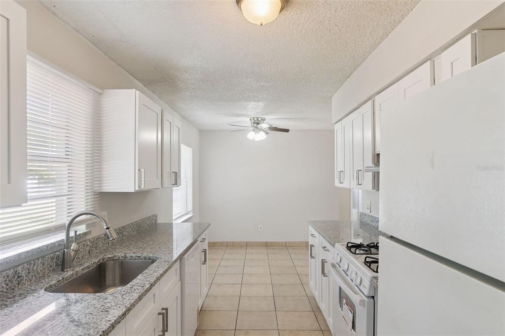 2853 Sanford Avenue - Photo 3