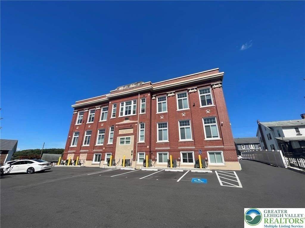 216 Penn Street - Photo 0