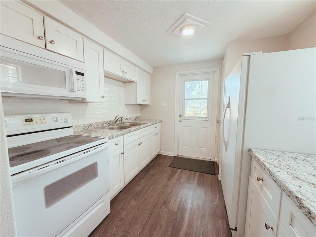 5305 Oakwood Court - Photo 3