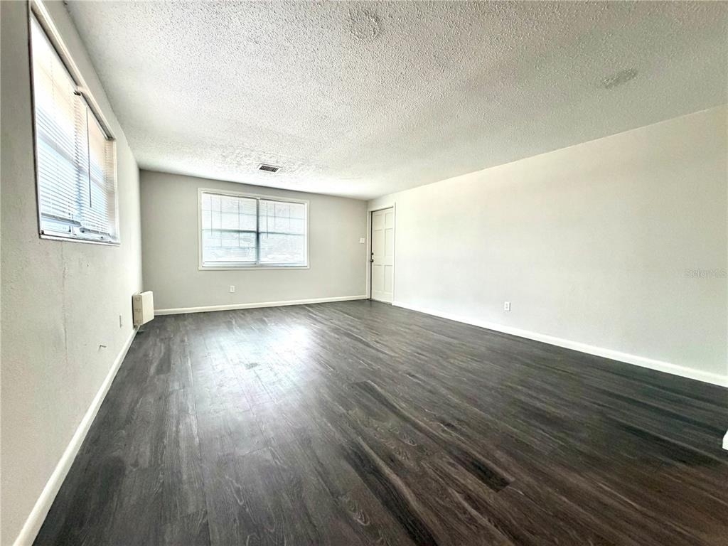 5305 Oakwood Court - Photo 2