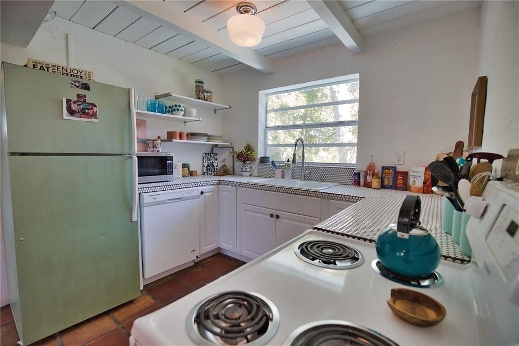 650 Edwards Street - Photo 11
