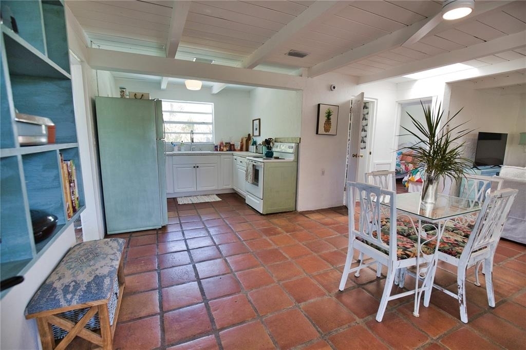 650 Edwards Street - Photo 6