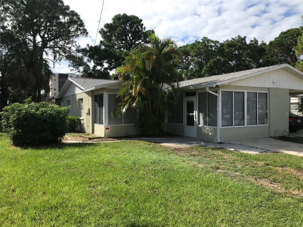 2916 24th Street W - Photo 0