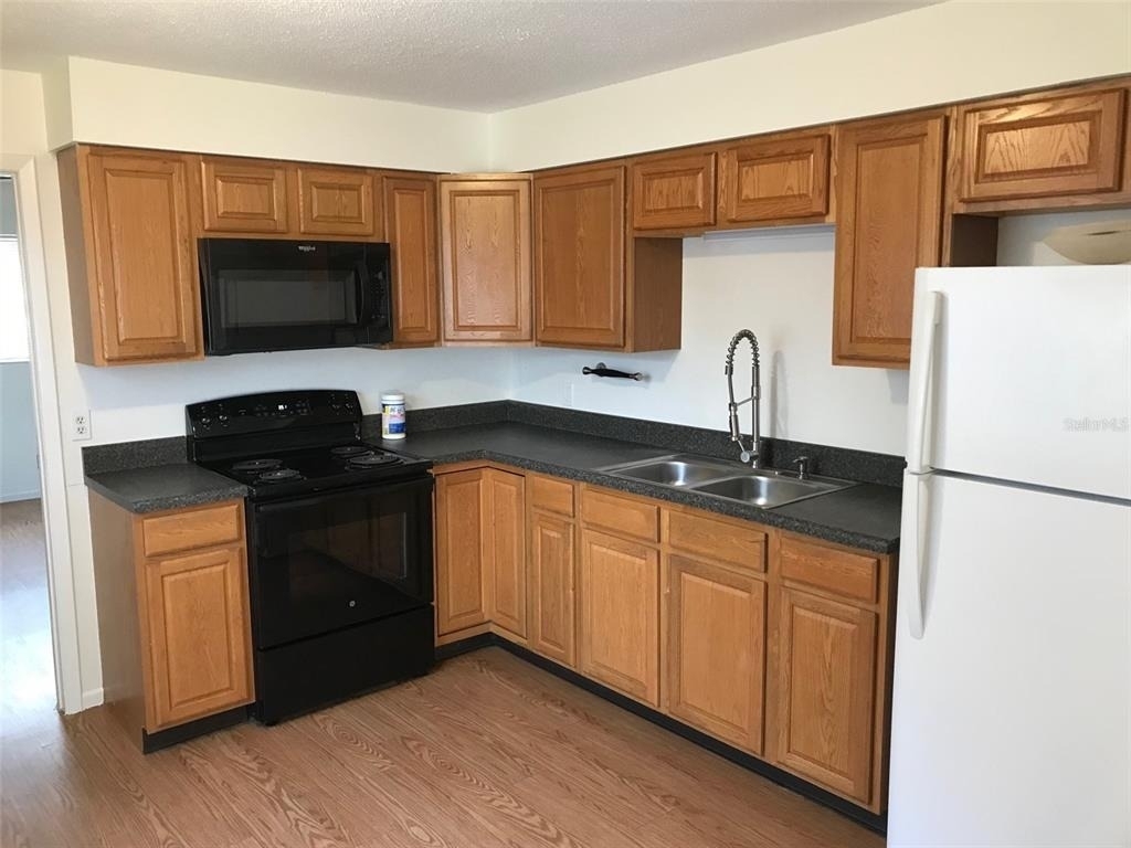 2916 24th Street W - Photo 3